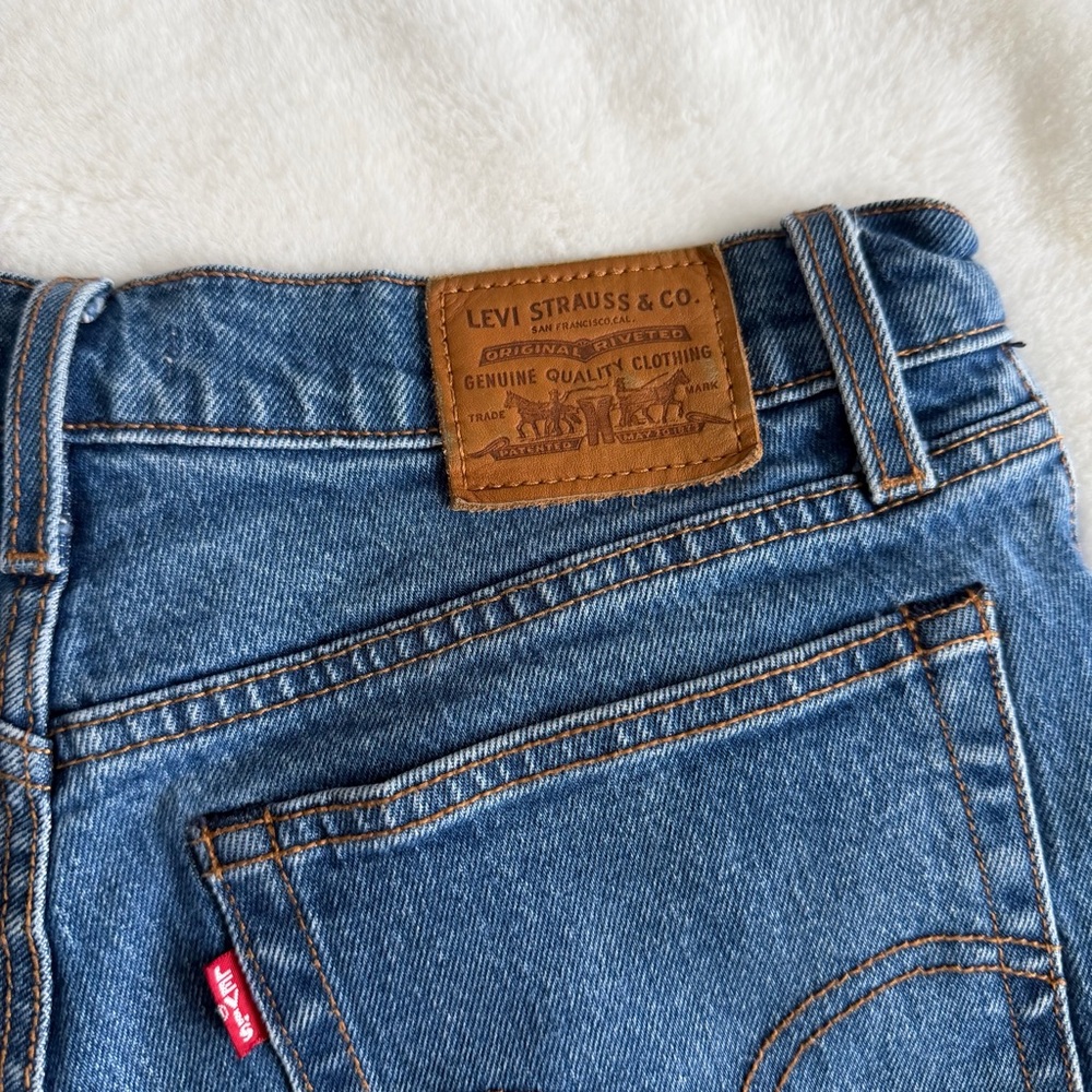 Levi’s The Wedgie Short Women’s Size 30 - Picture 5 of 9